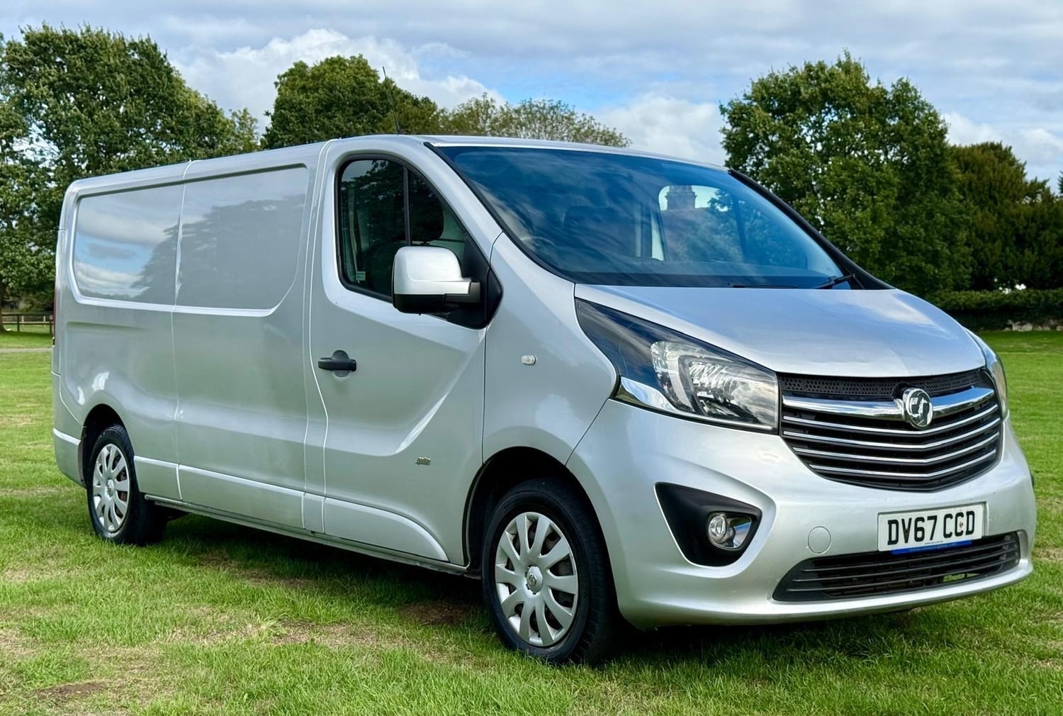 Vauxhall Vivaro 2017 - Vans & Commercial Vehicles