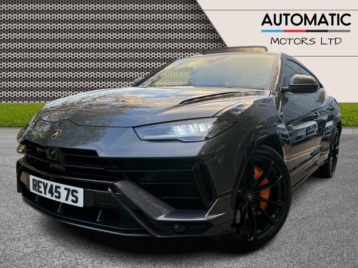 [ berth ]Lamborghini Urus