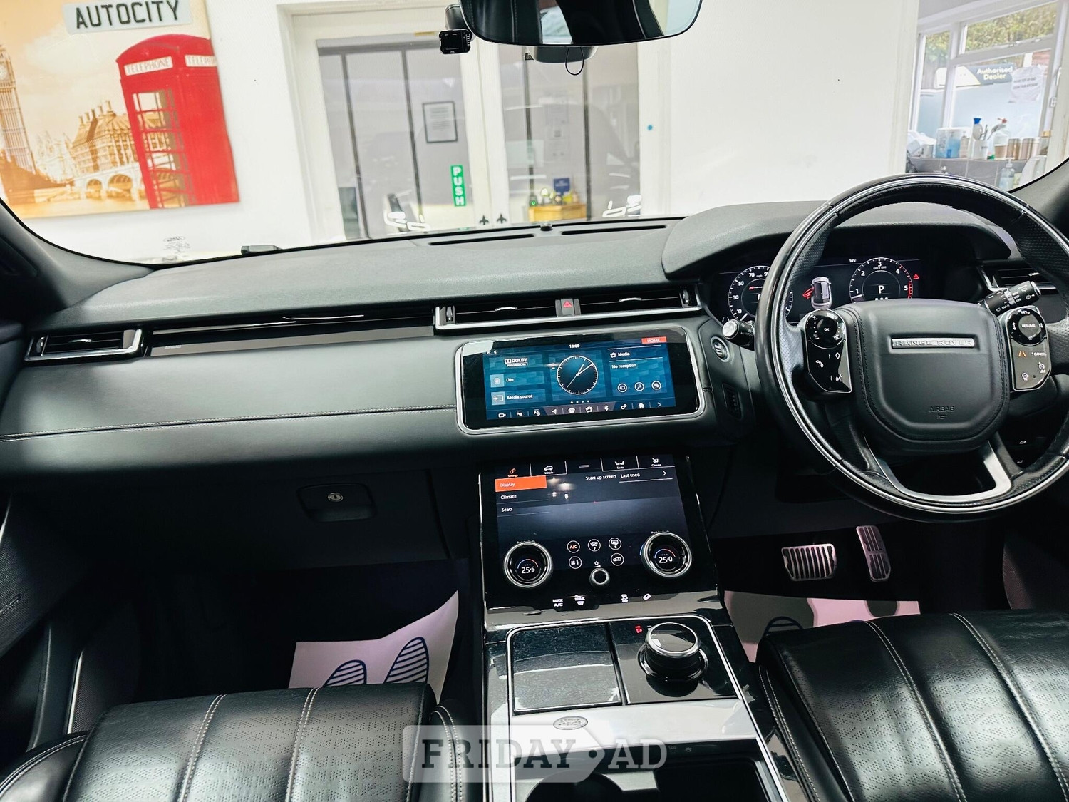 [ berth ]Land Rover Range Rover Velar