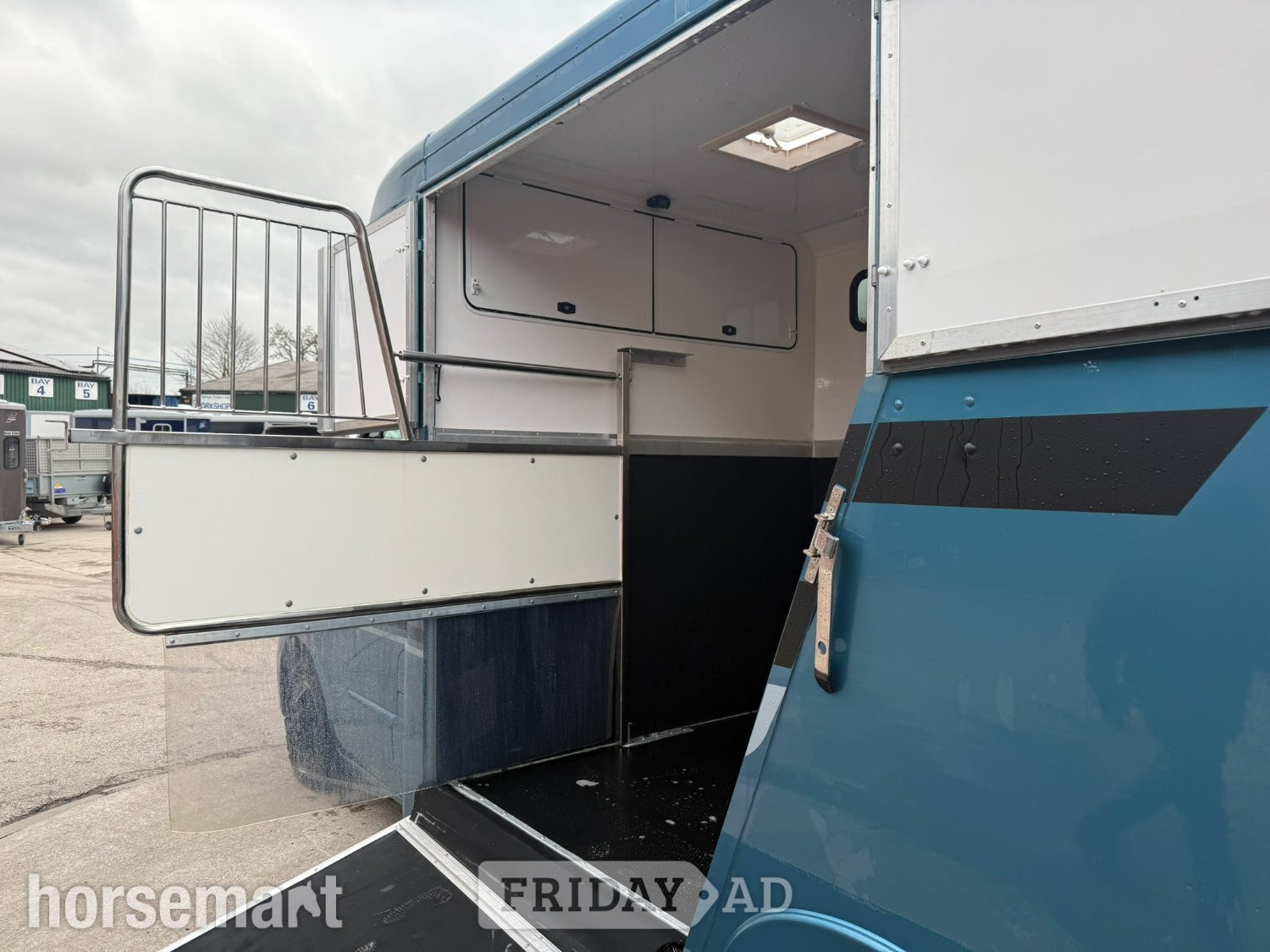 Liberty  Renault Horsebox - Trailers & Horseboxes