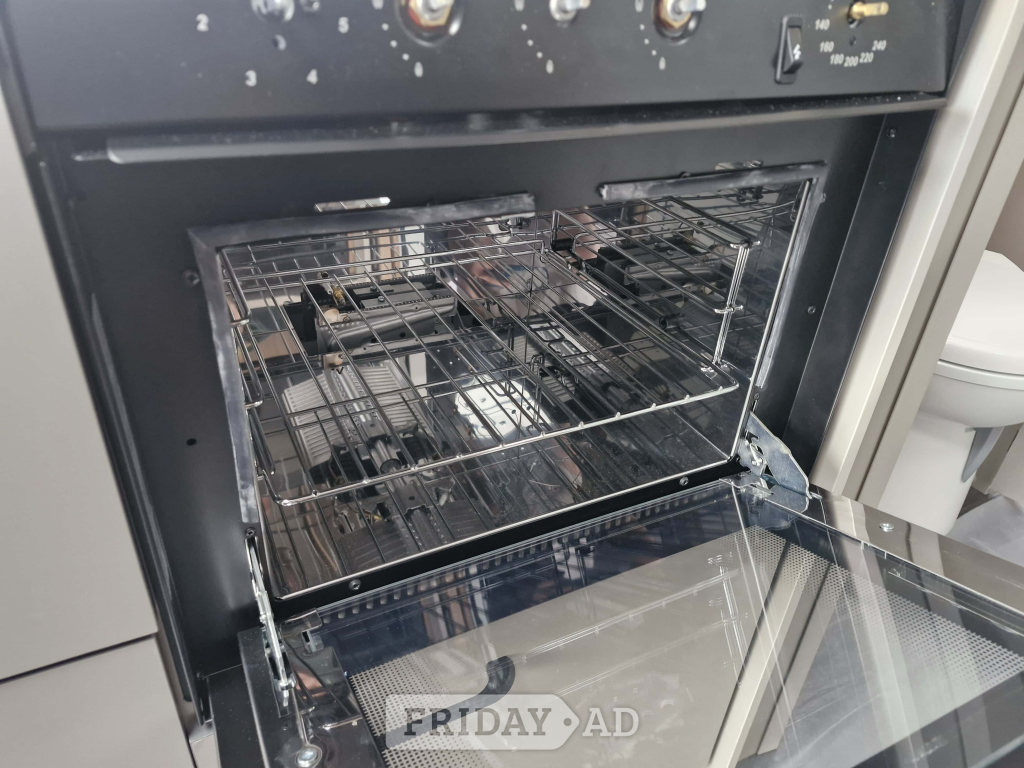 [4 berth ]Bailey Phoenix Black 640