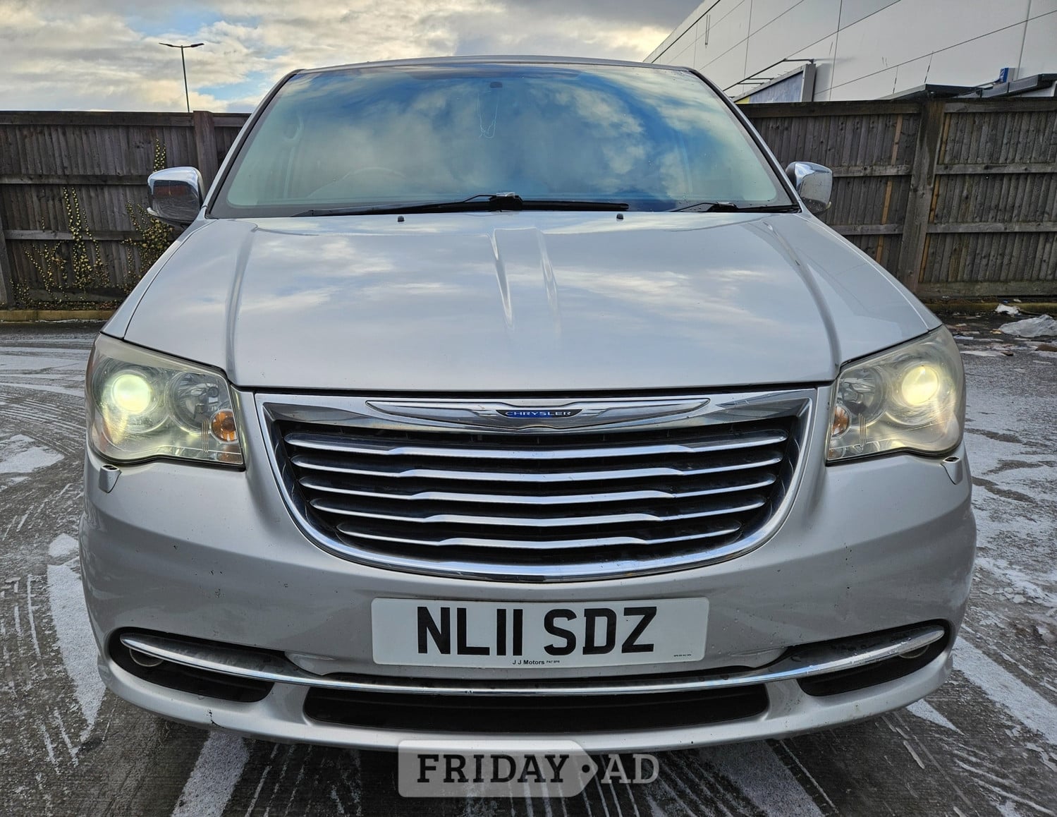 Chrysler Grand Voyager 2011 - Cars in Broxburn