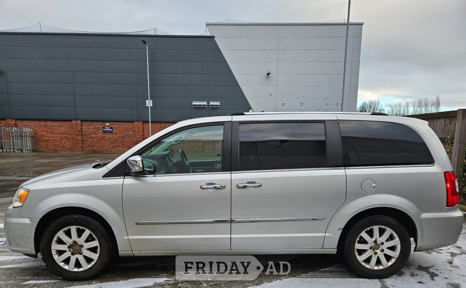 Chrysler Grand Voyager 2011 - Cars