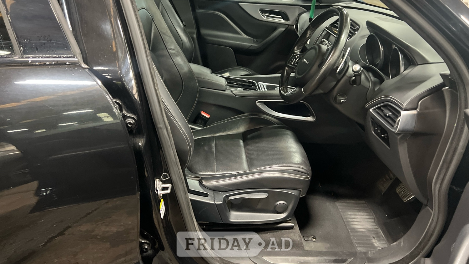 [ berth ]Jaguar F-Pace