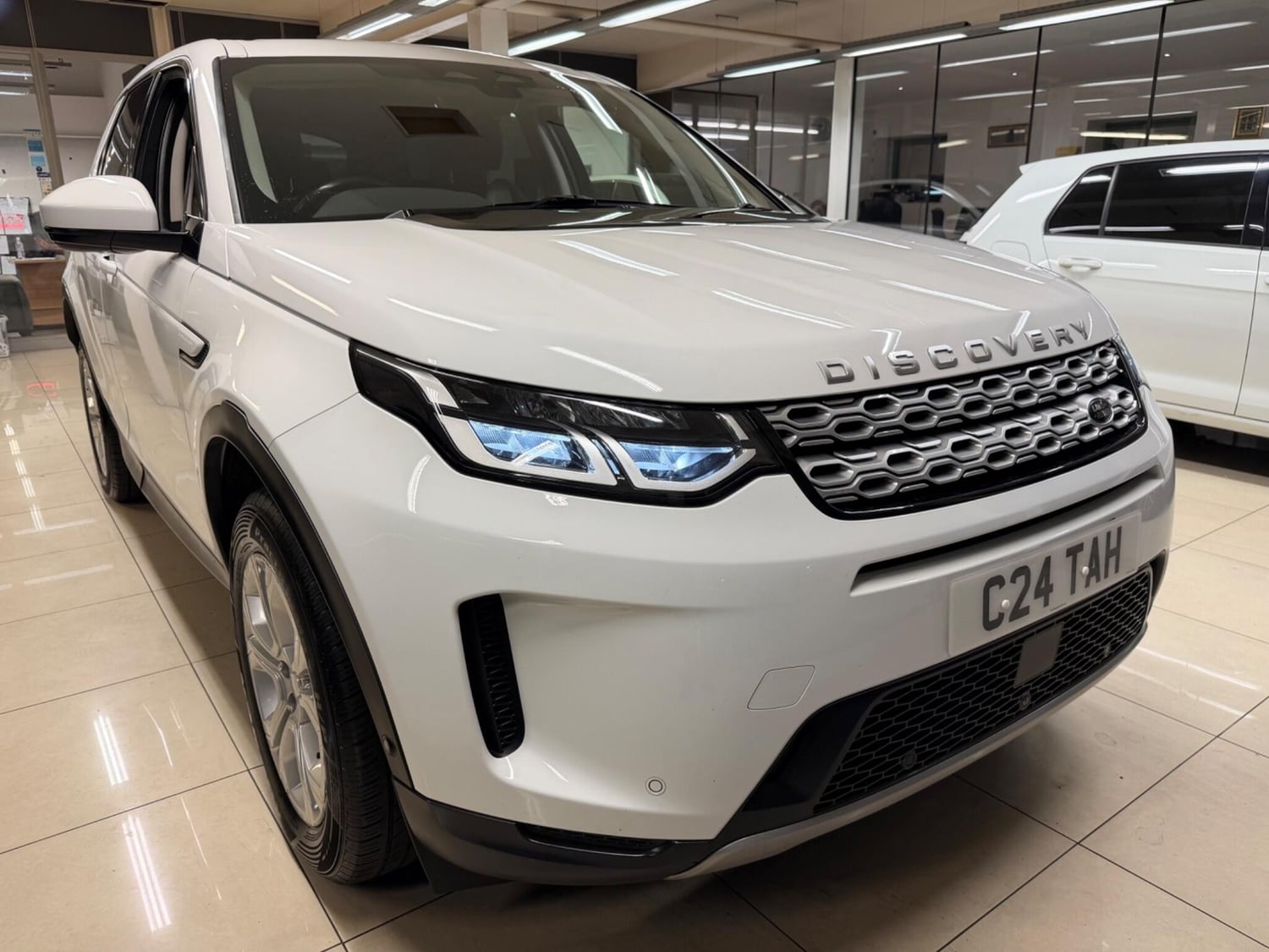 [ berth ]Land Rover Discovery Sport