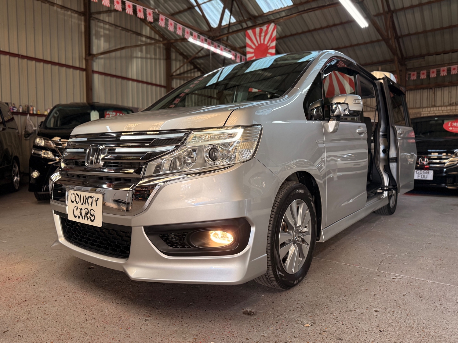 Honda Stepwagon 2013 - Cars