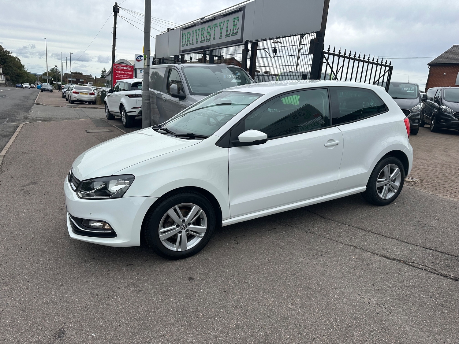 Volkswagen Polo 2017 - Cars in Dunstable