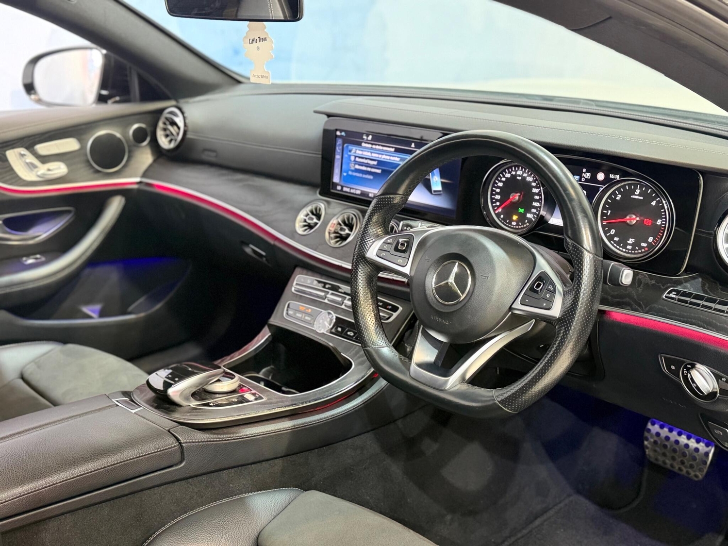 [ berth ]Mercedes-Benz E Class