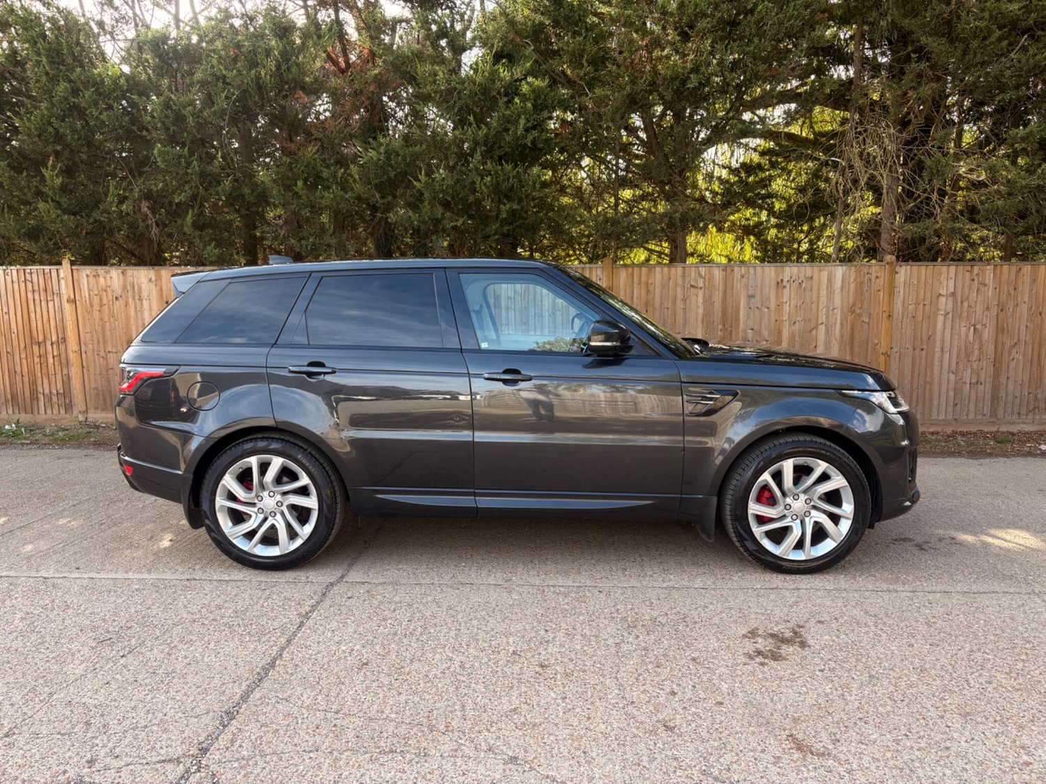 [ berth ]Land Rover Range Rover Sport