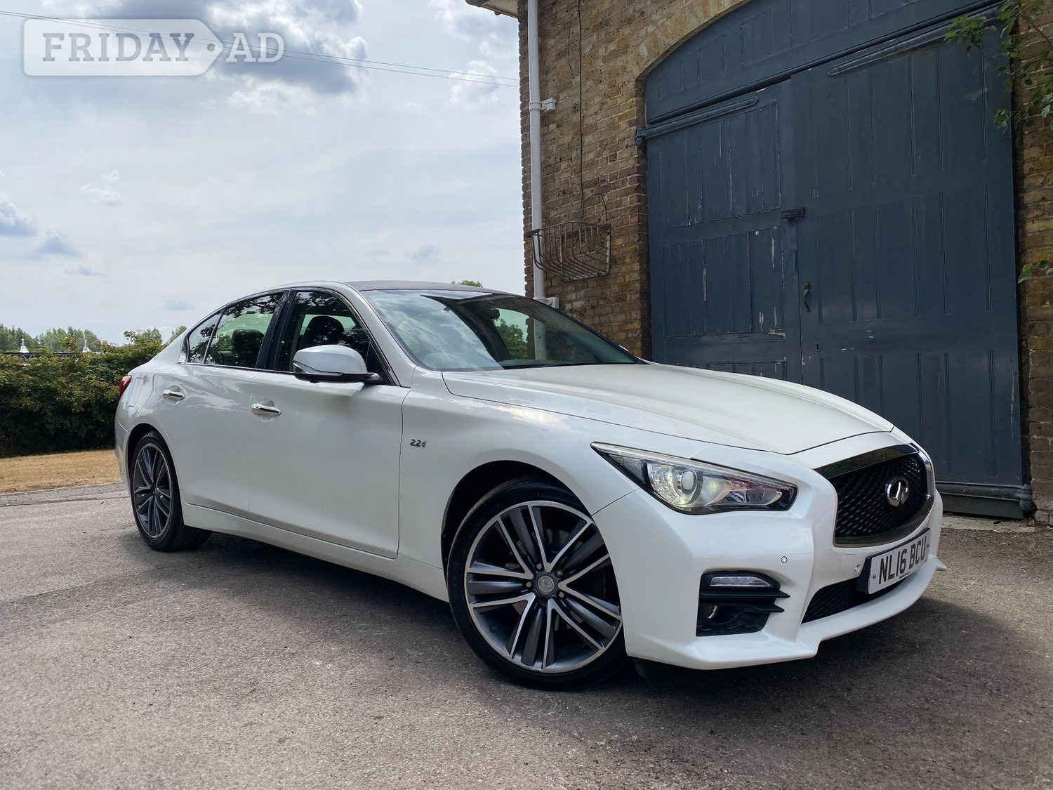 Infiniti Q50 2016 in Uxbridge