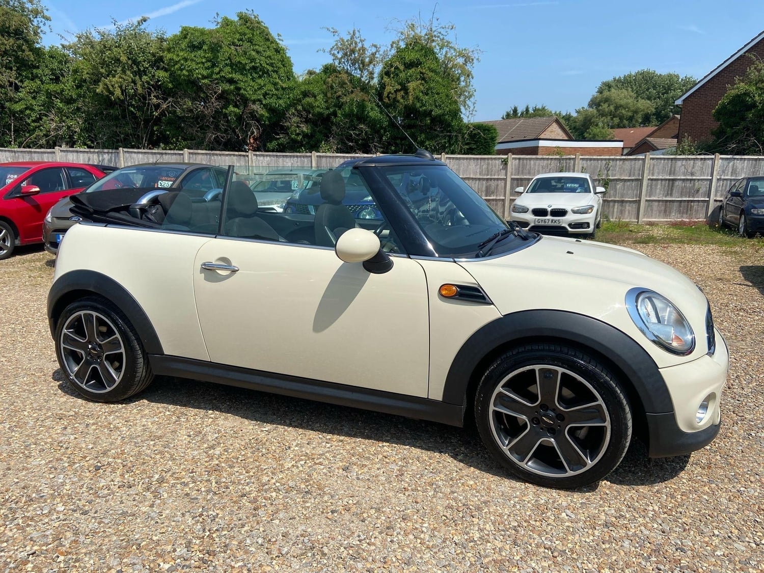Mini Convertible 2011 - Cars in Buckingham