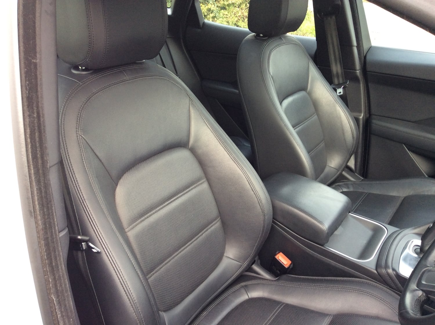 [ berth ]Jaguar E-Pace