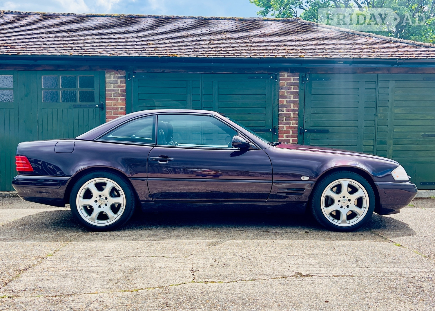 Mercedes-Benz SL 2001 in Reigate