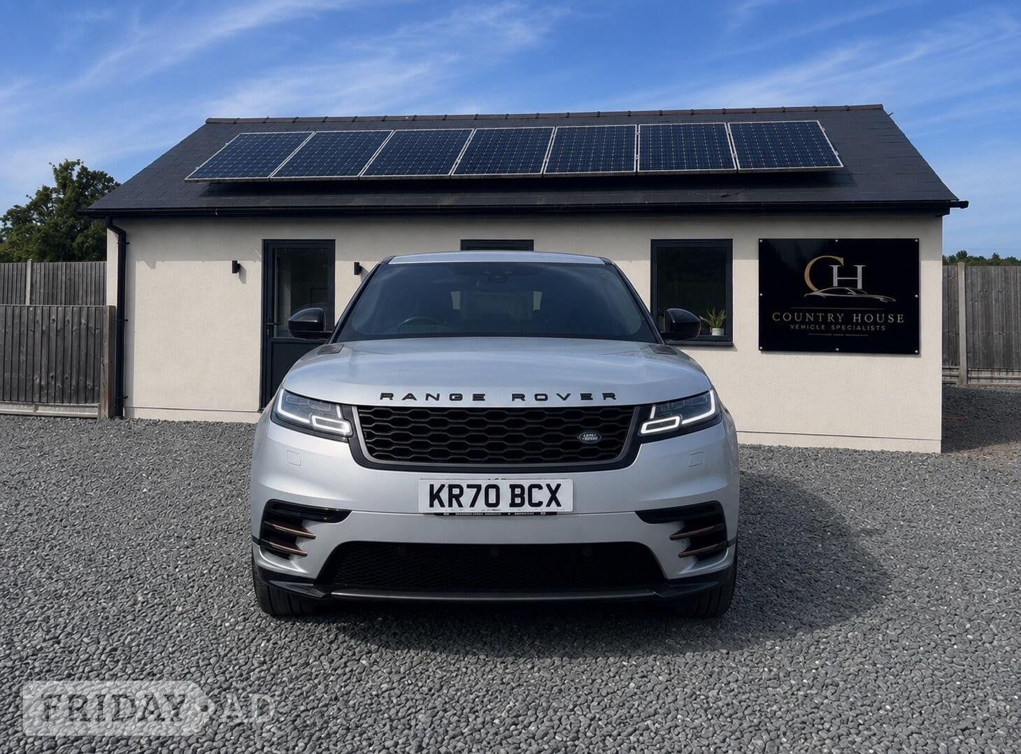 [ berth ]Land Rover Range Rover Velar