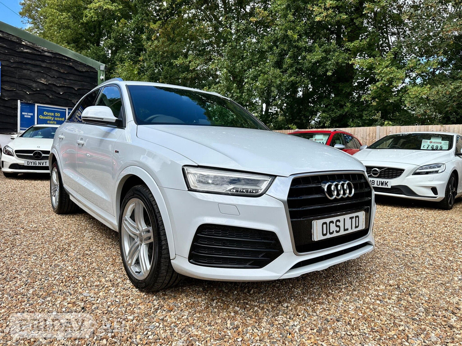 Audi Q3 Hook