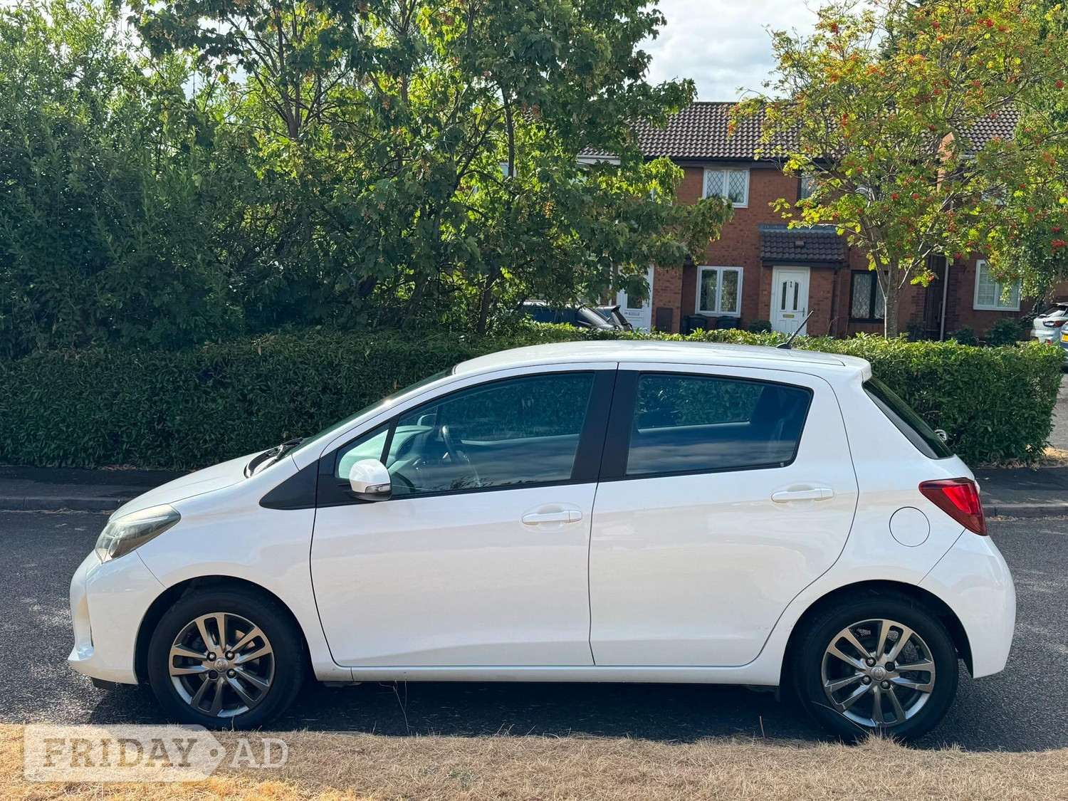 Toyota Yaris 2015 - Cars
