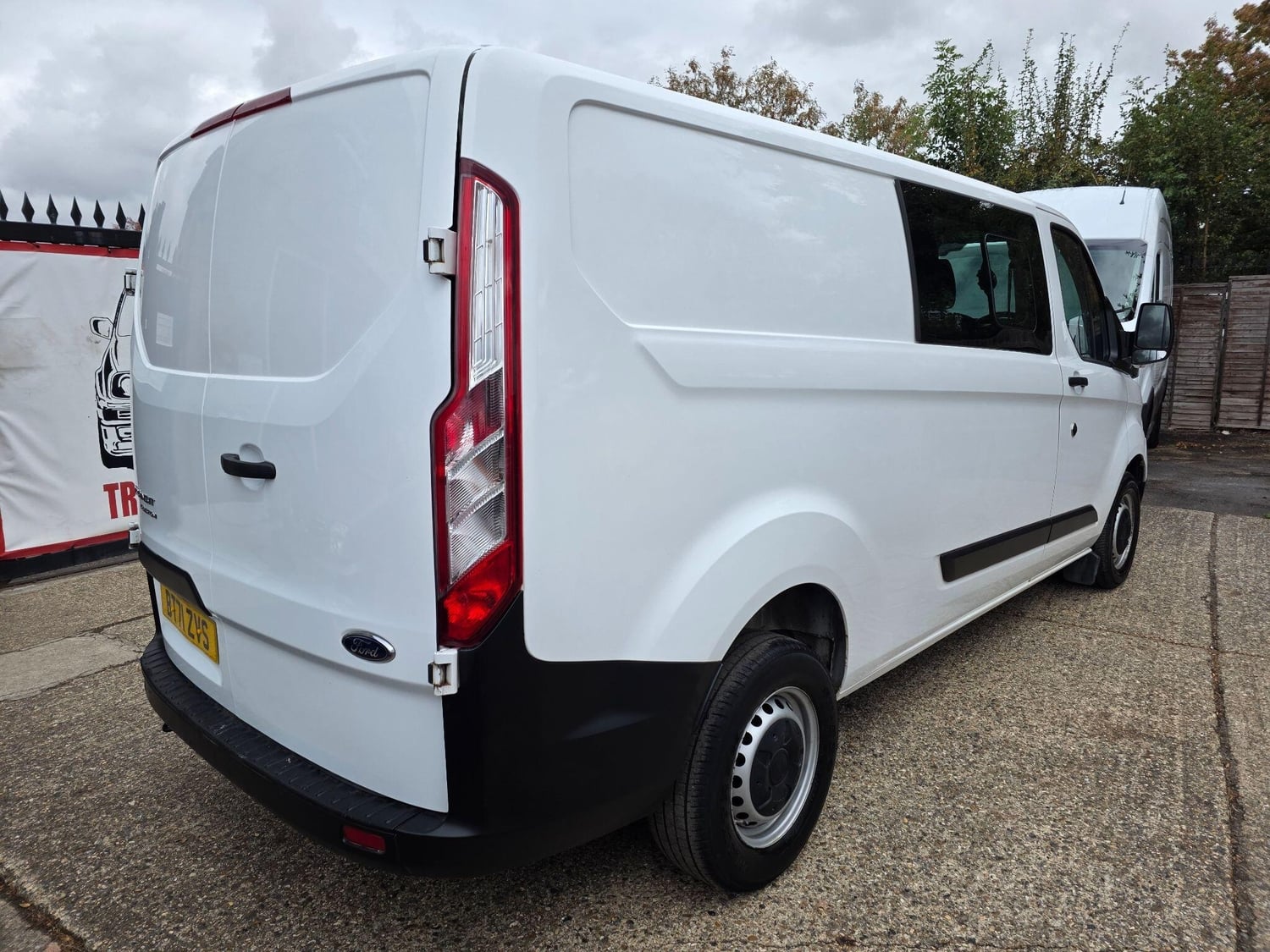 [ berth ]Ford Transit Custom
