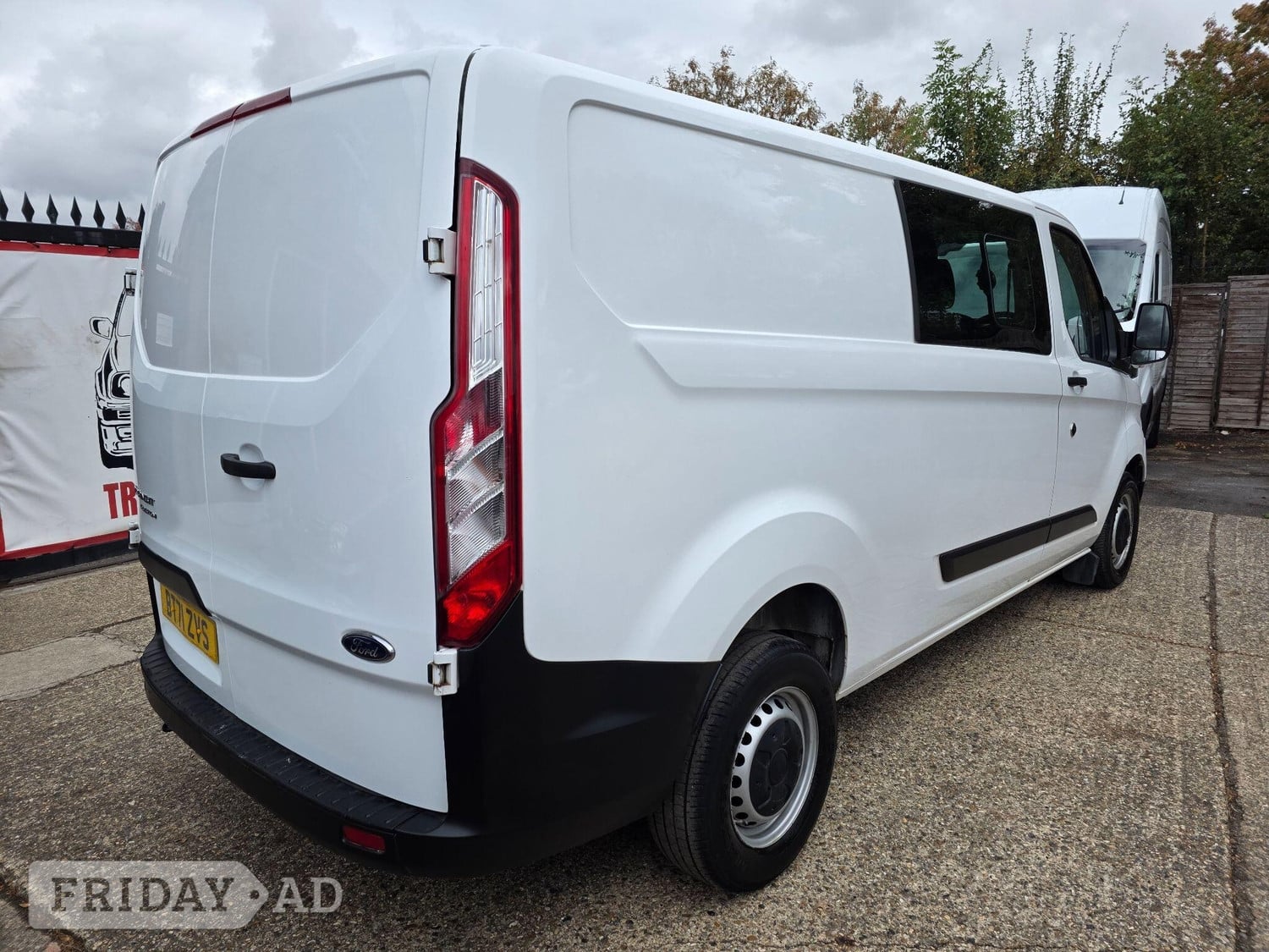 [ berth ]Ford Transit Custom