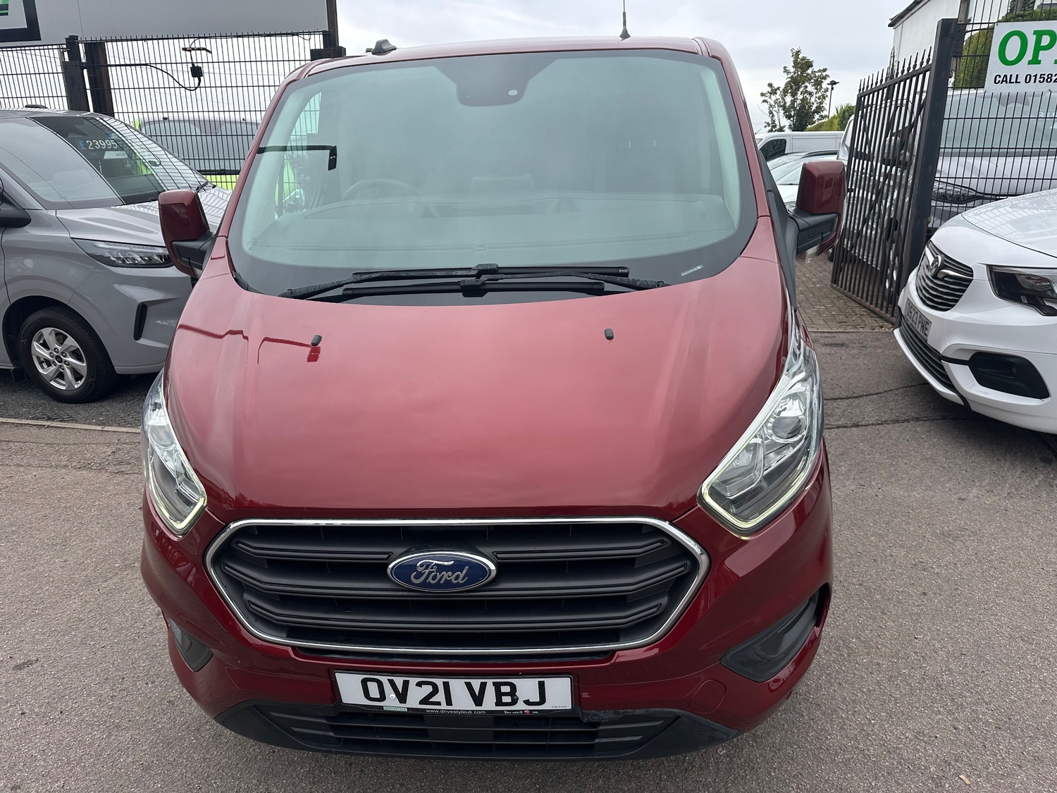 [ berth ]Ford Transit Custom