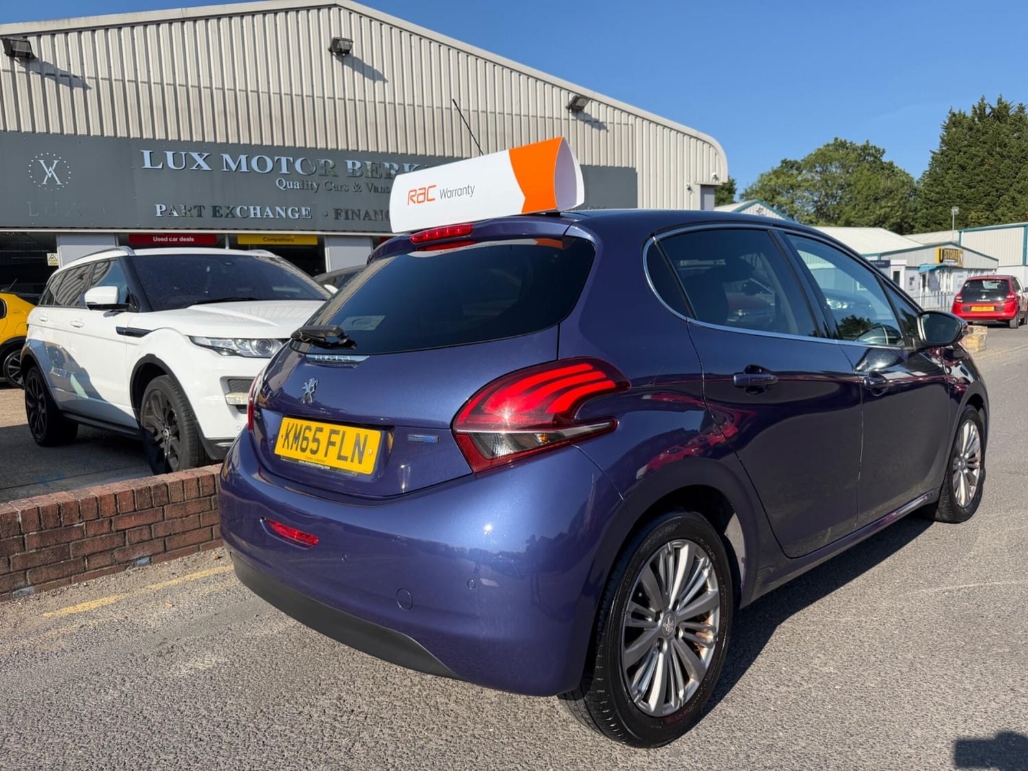 [ berth ]Peugeot 208