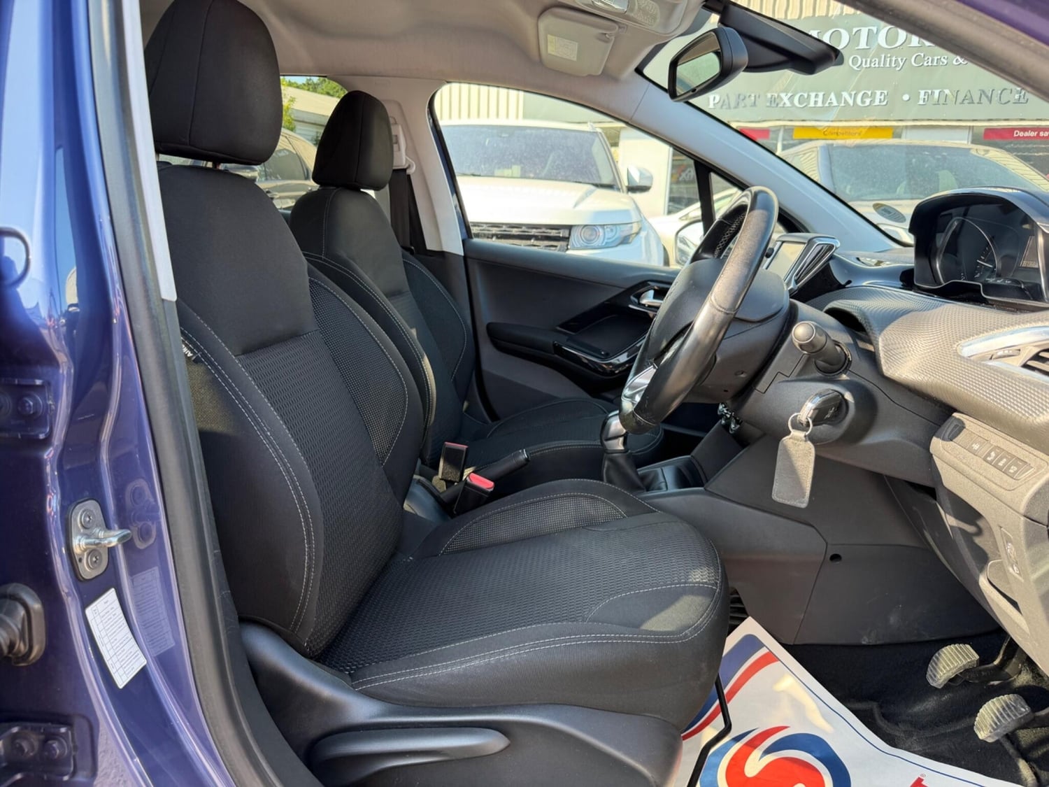 Peugeot 208 2015 - Cars in Sandhurst