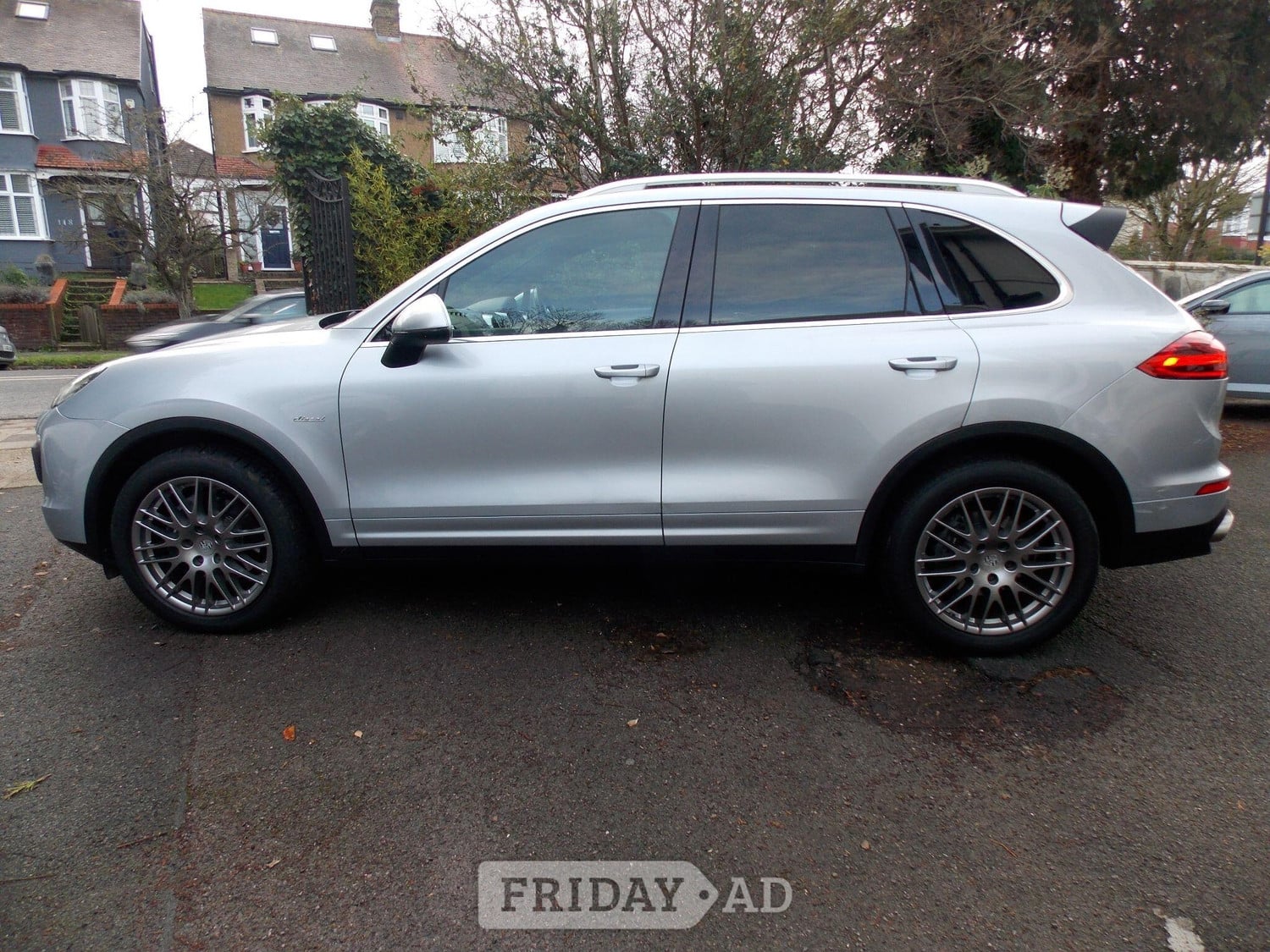 Porsche Cayenne 2016 in Enfield