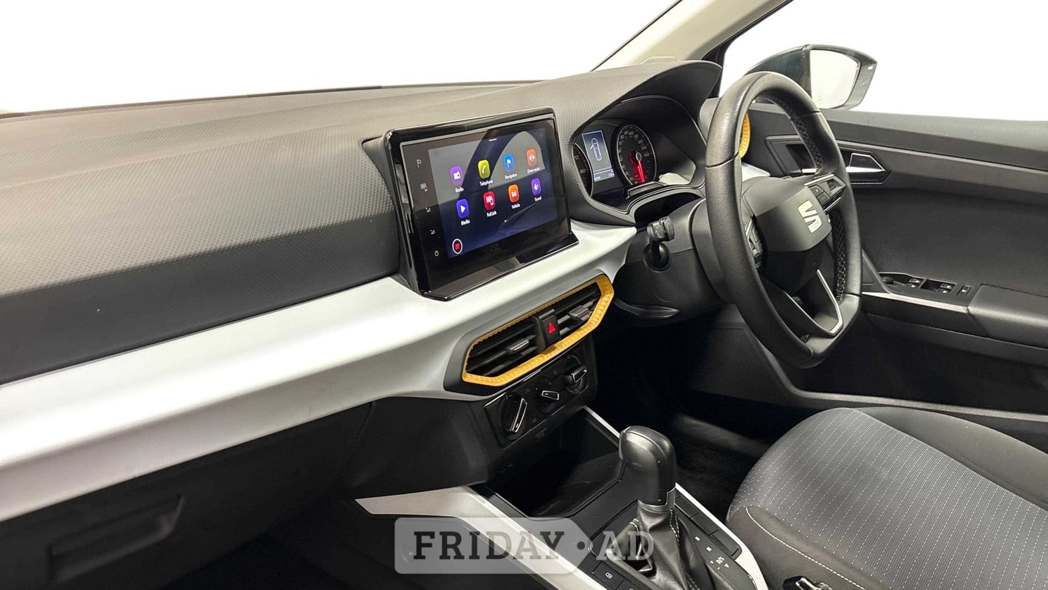 [ berth ]SEAT Arona