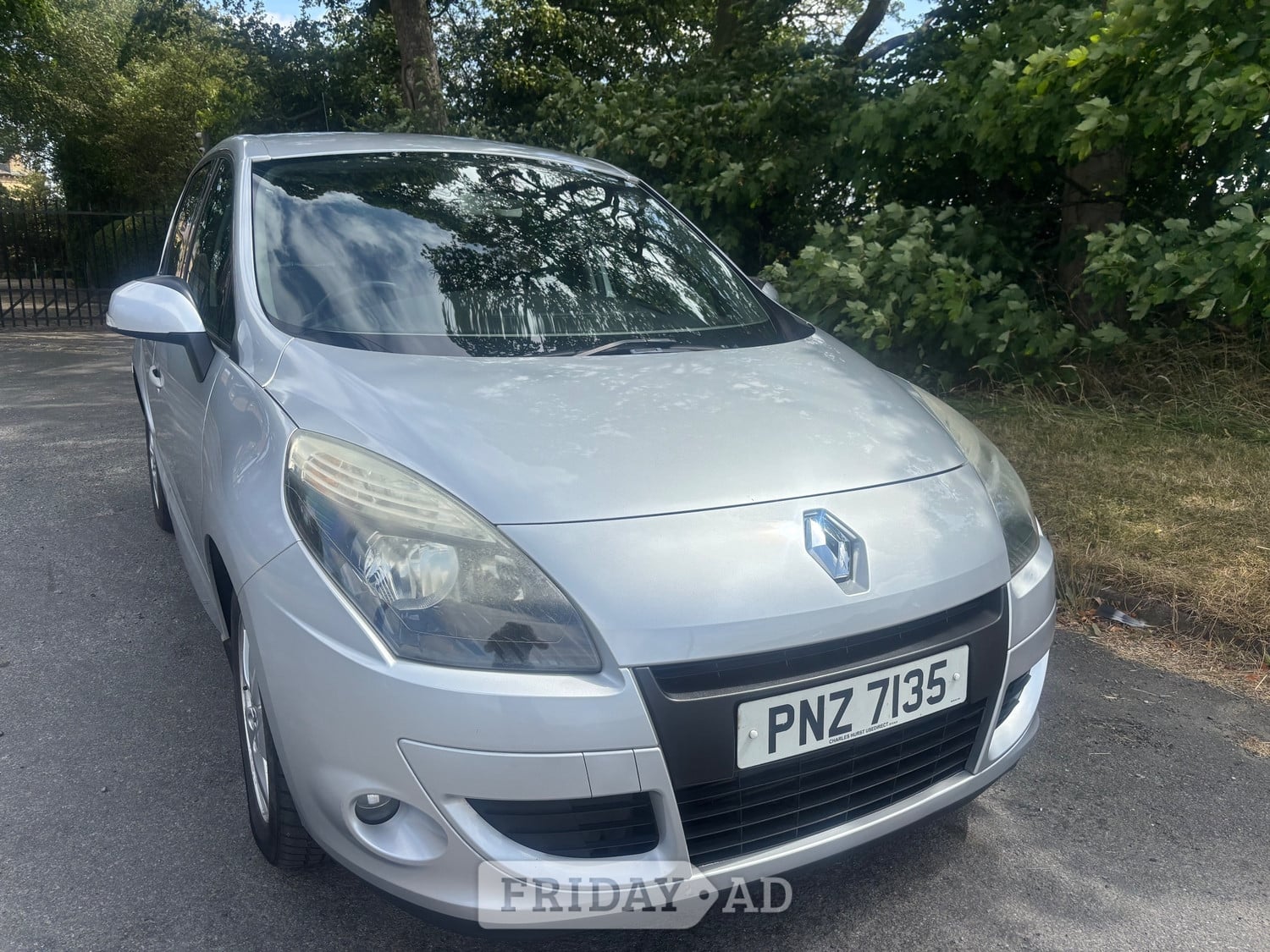 Renault Scenic 2011 - Cars in Leeds