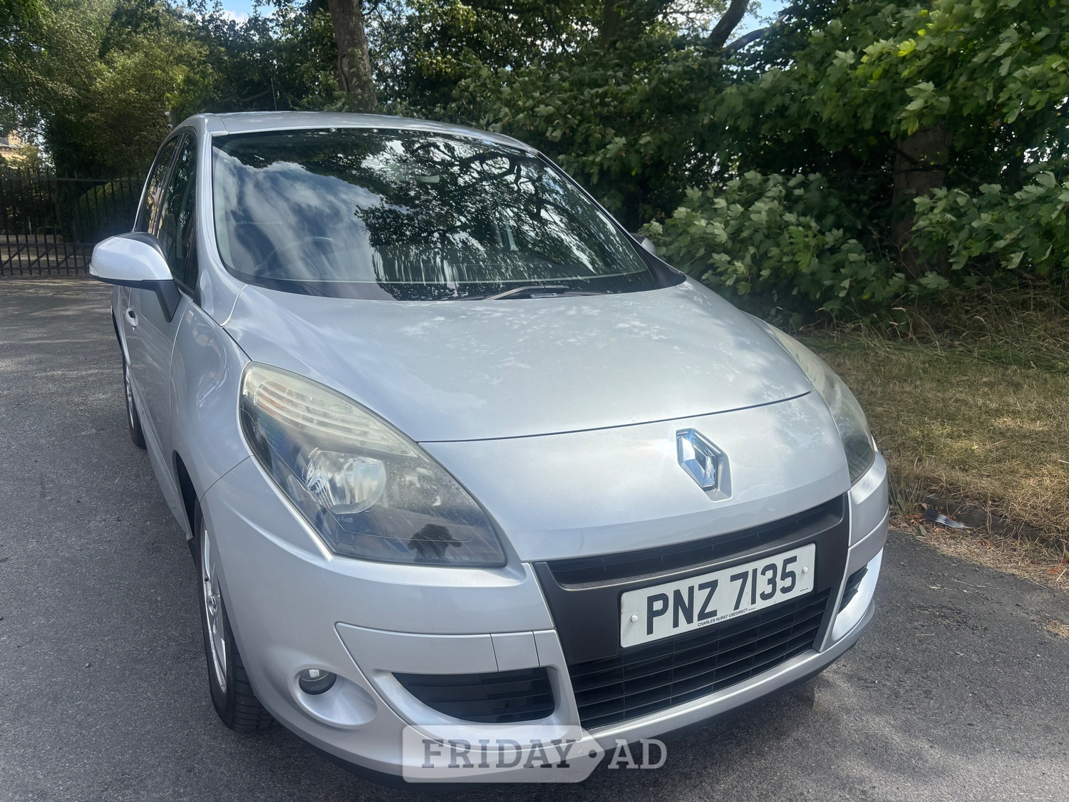 Renault Scenic 2011 - Cars in Leeds