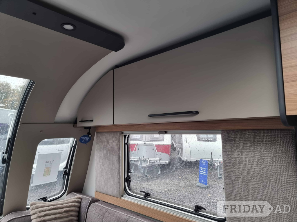 [2 berth ]Bailey Phoenix 420