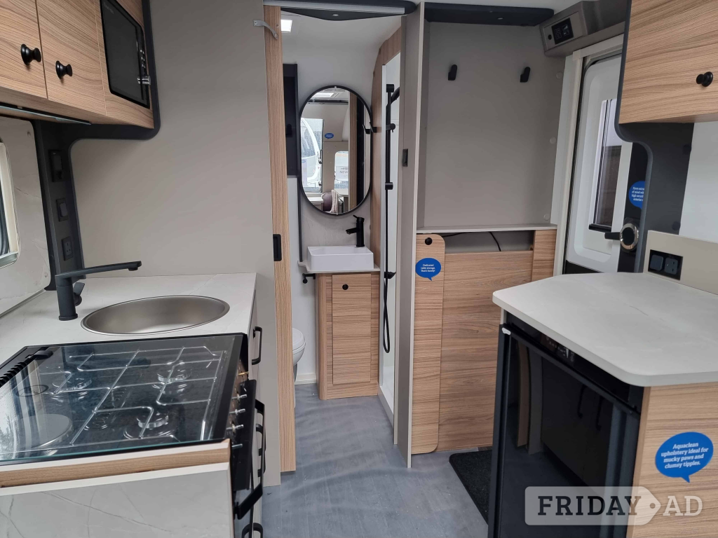 [2 berth ]Bailey Phoenix Black 420 