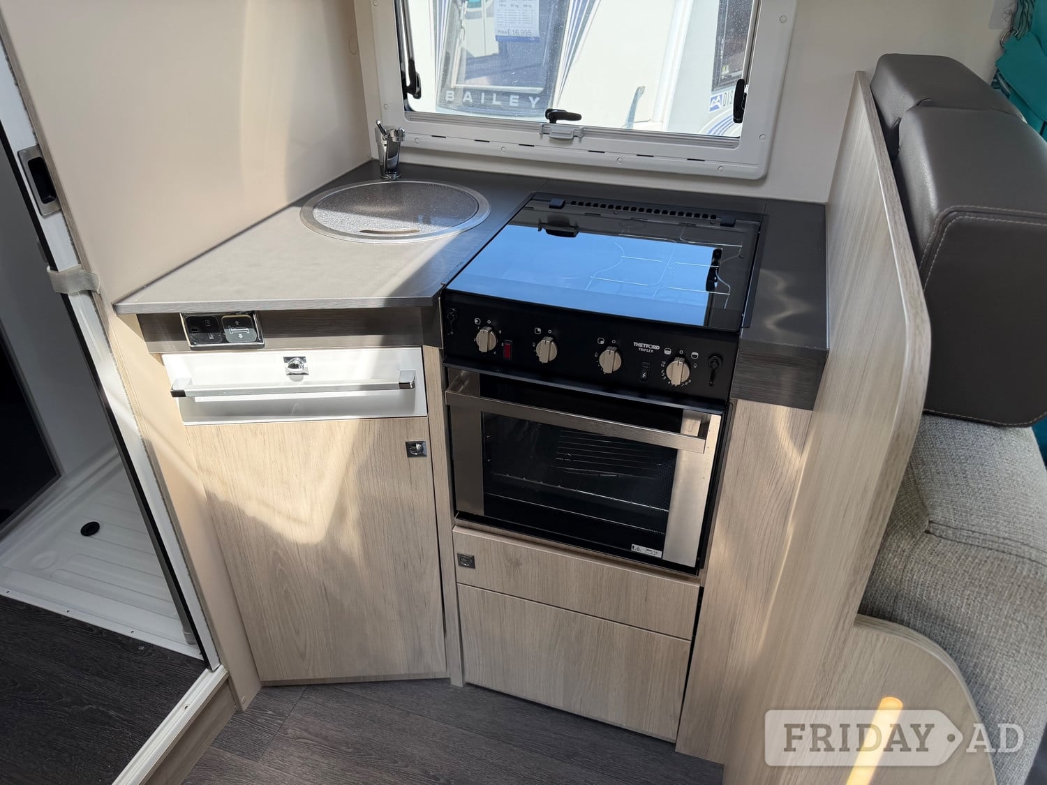 [ berth ]Ford Chausson