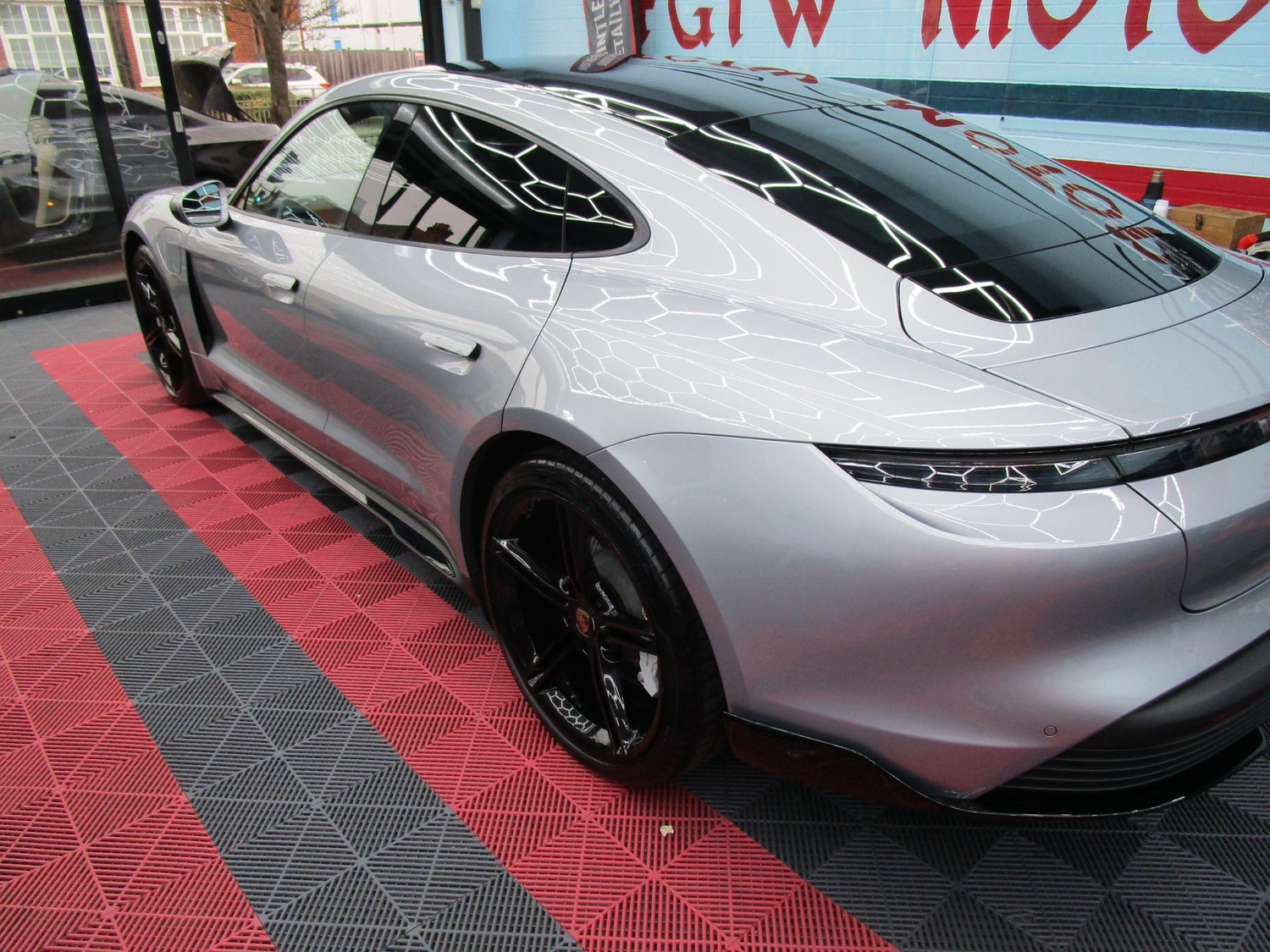 [ berth ]Porsche Taycan