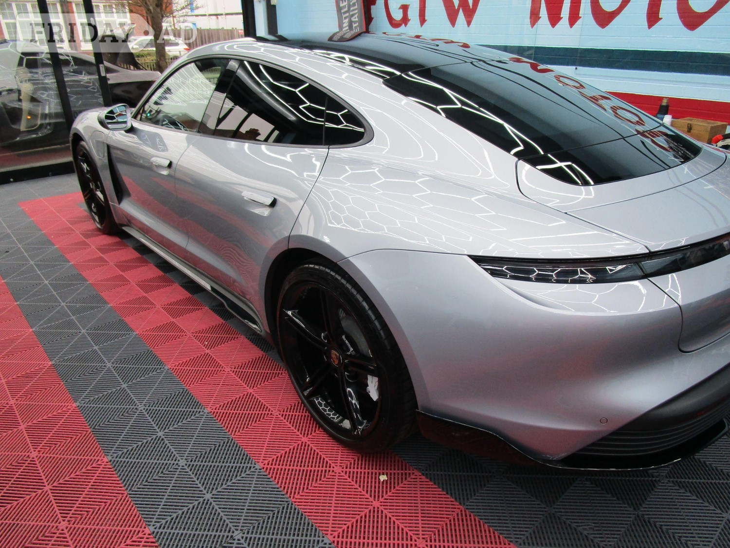 [ berth ]Porsche Taycan