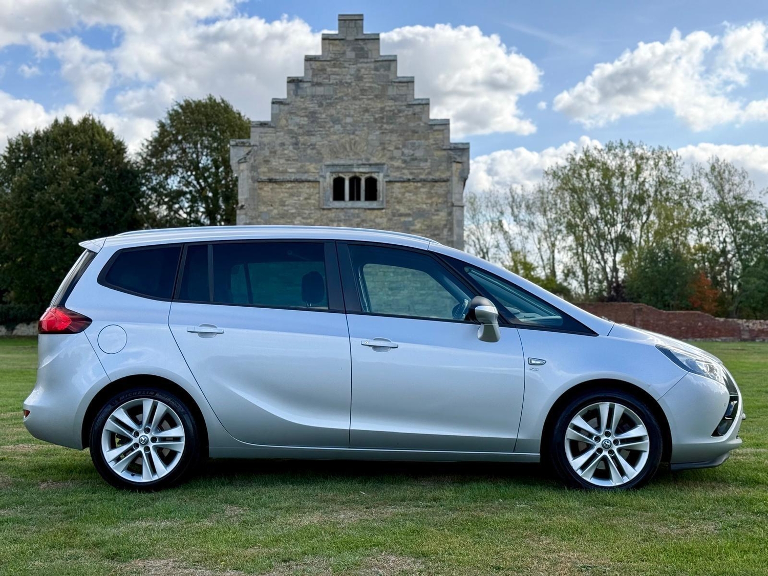 [ berth ]Vauxhall Zafira Tourer