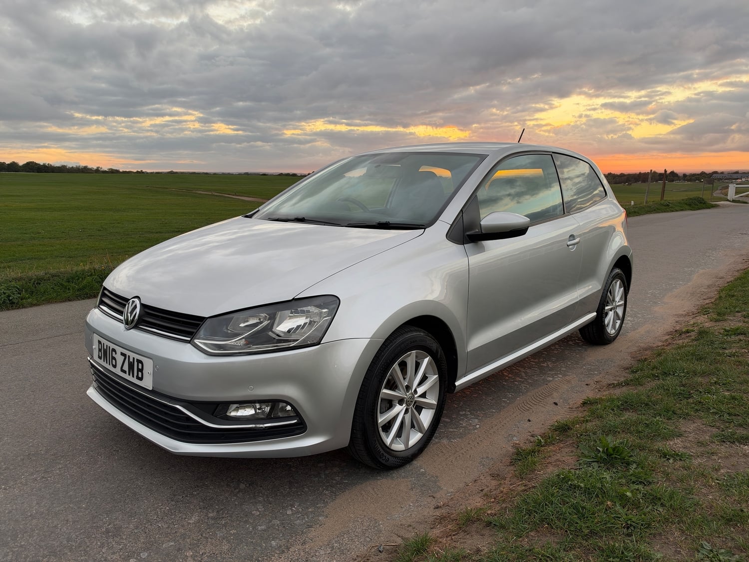 Volkswagen Polo 2016 - Cars in Epsom
