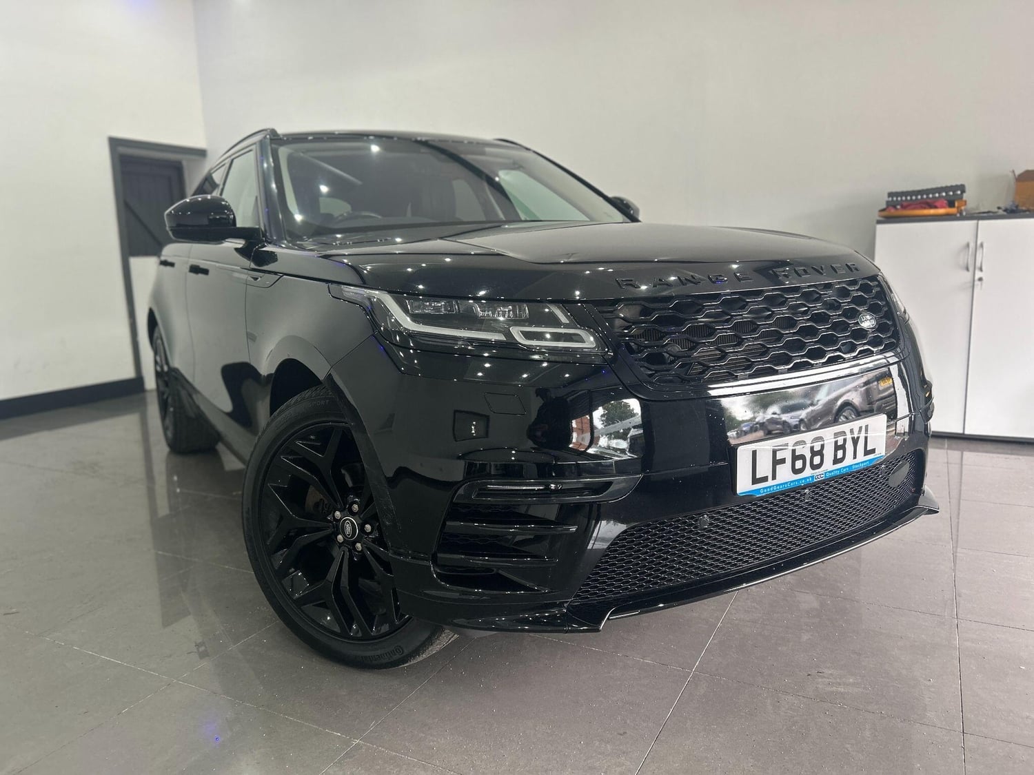 [ berth ]Land Rover Range Rover Velar