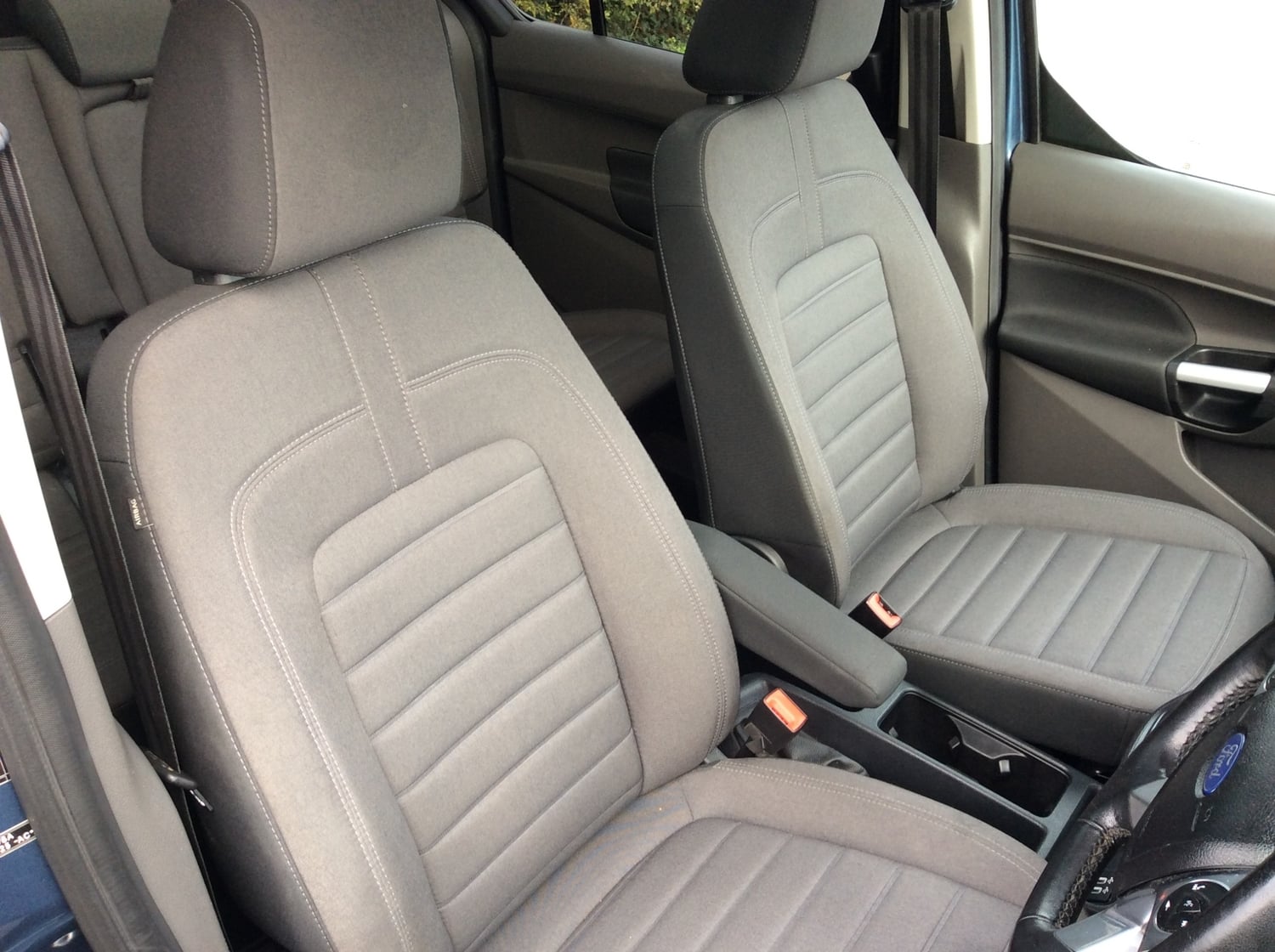 [ berth ]Ford Grand Tourneo Connect