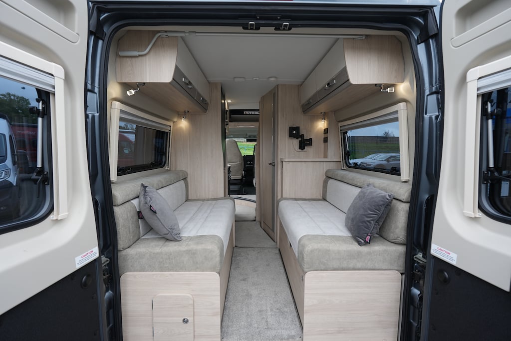 [4 berth ]Elddis Autoquest CV80 60TH ANNIVERSARY FIAT 8 SPEED AUTO 4 BERTH 4