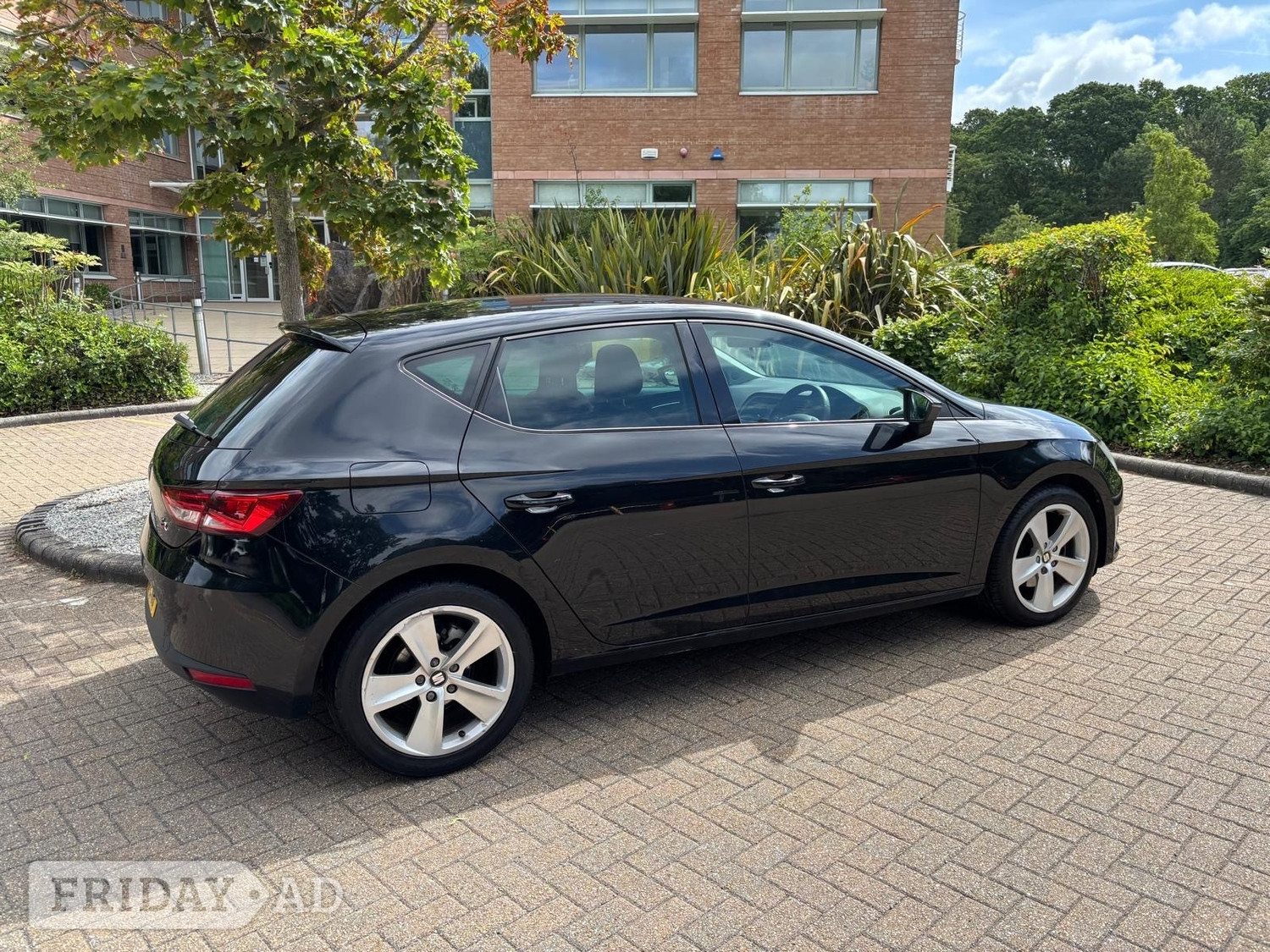 [ berth ]SEAT Leon