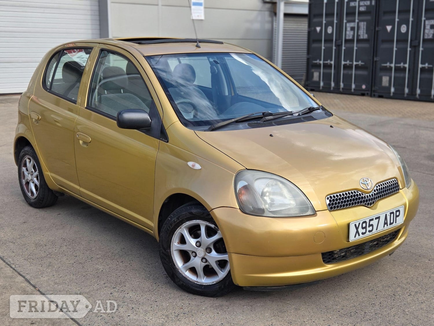 Toyota Yaris 2000 in Slough