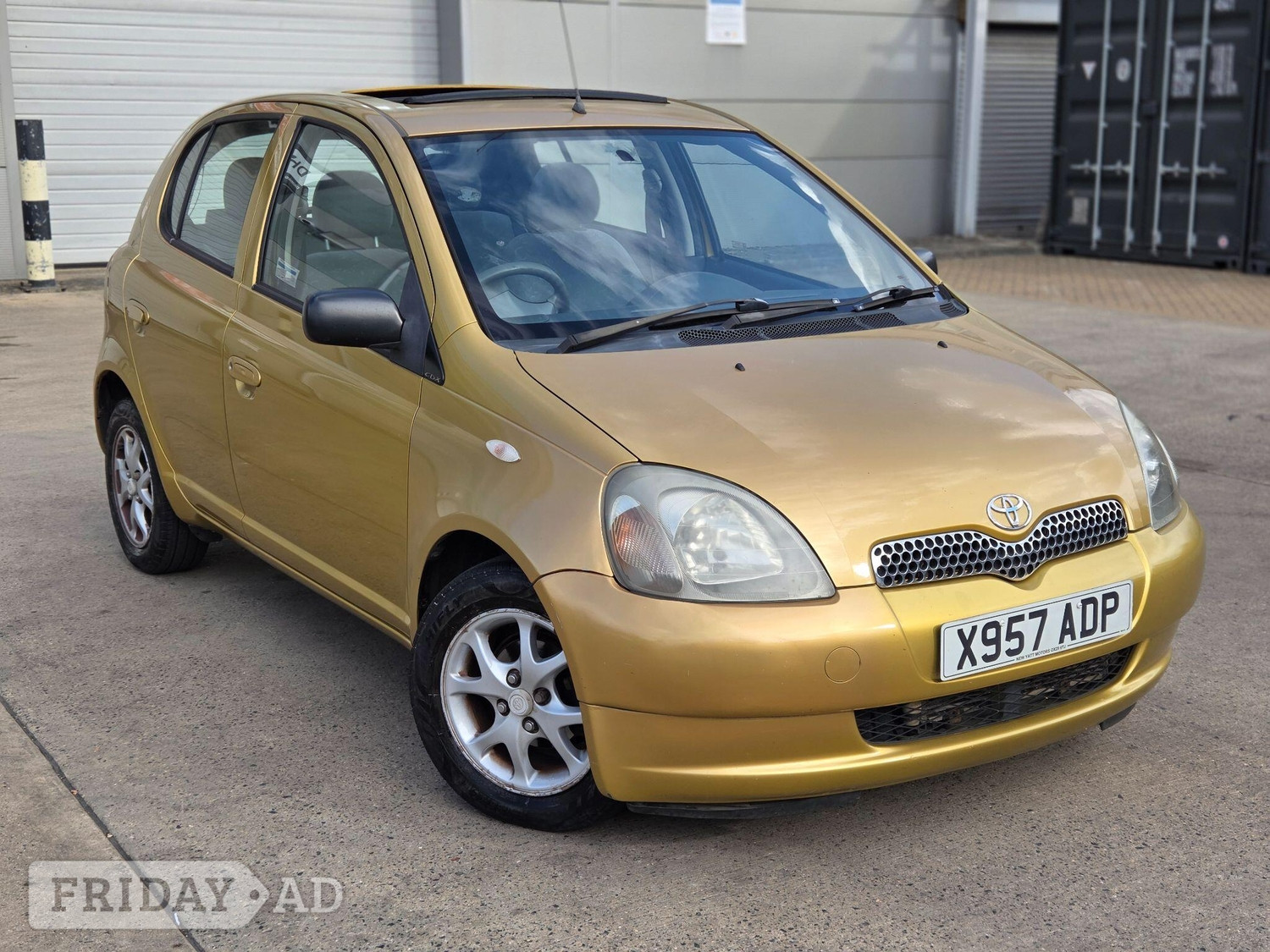 Toyota Yaris 2000 - Cars