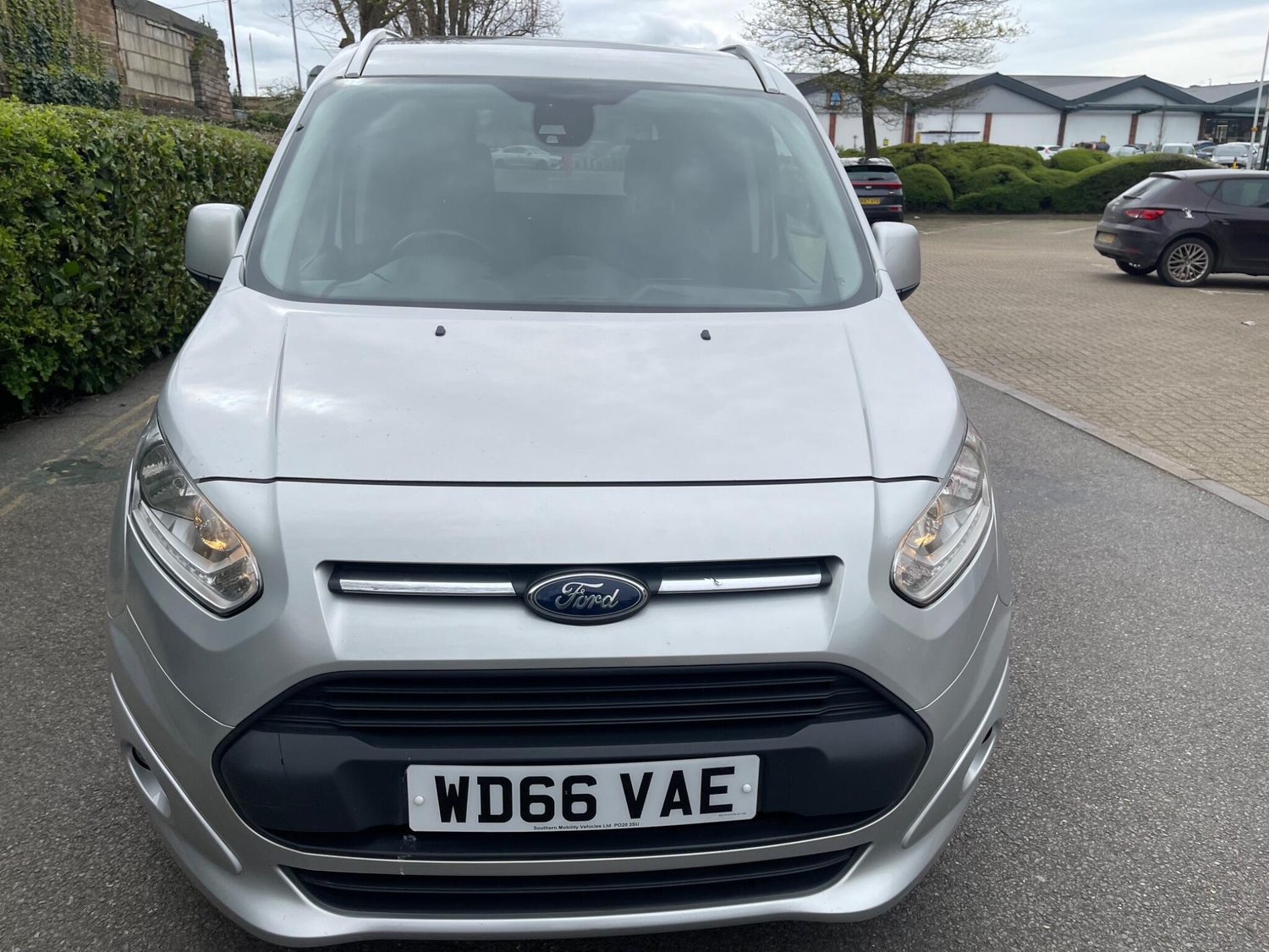 [ berth ]Ford Tourneo Connect
