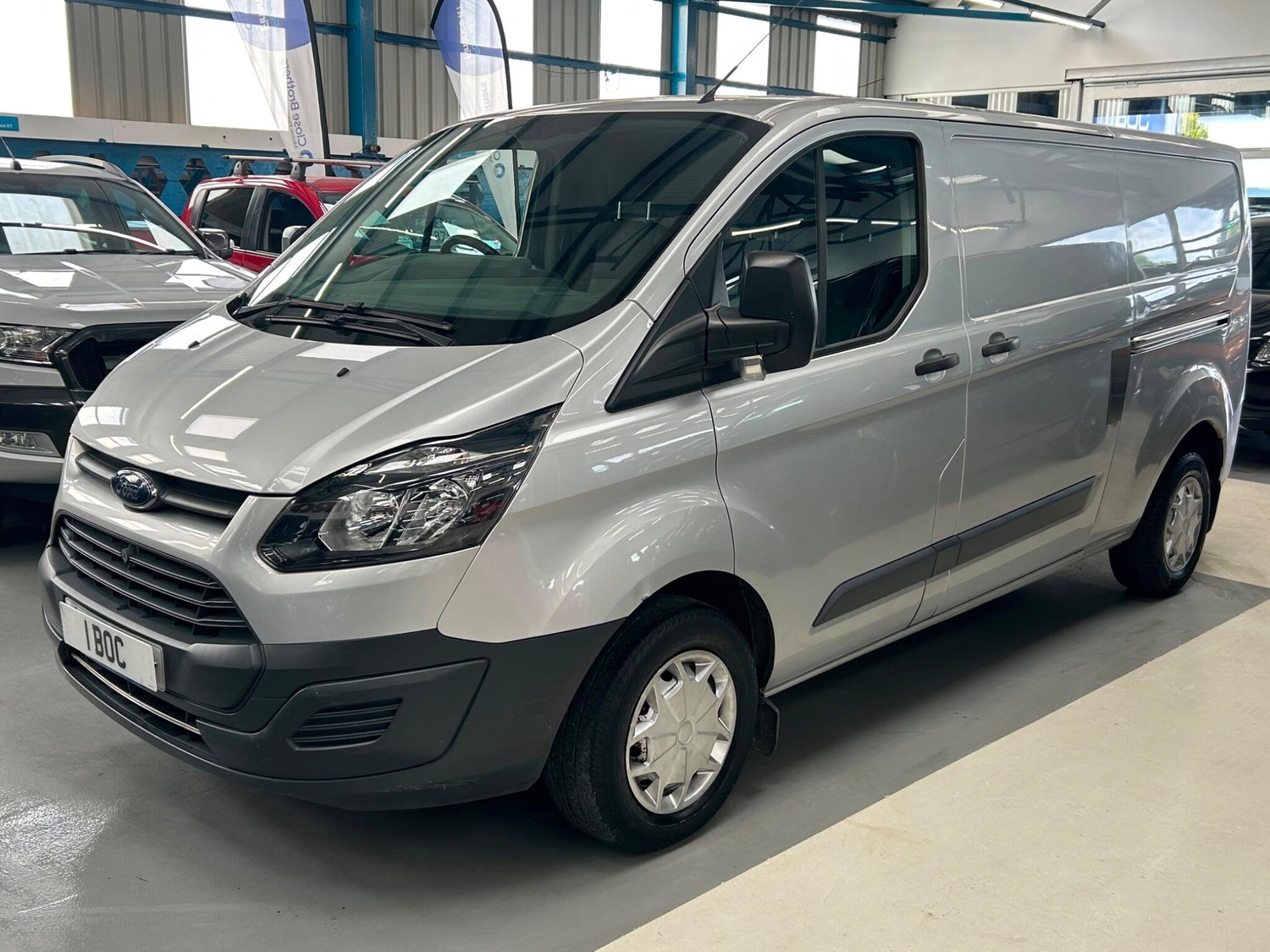 [ berth ]Ford Transit Custom