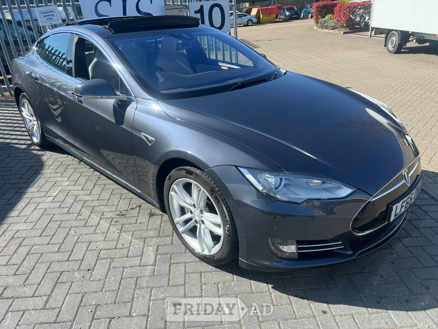Tesla Model S 2015 in Gillingham