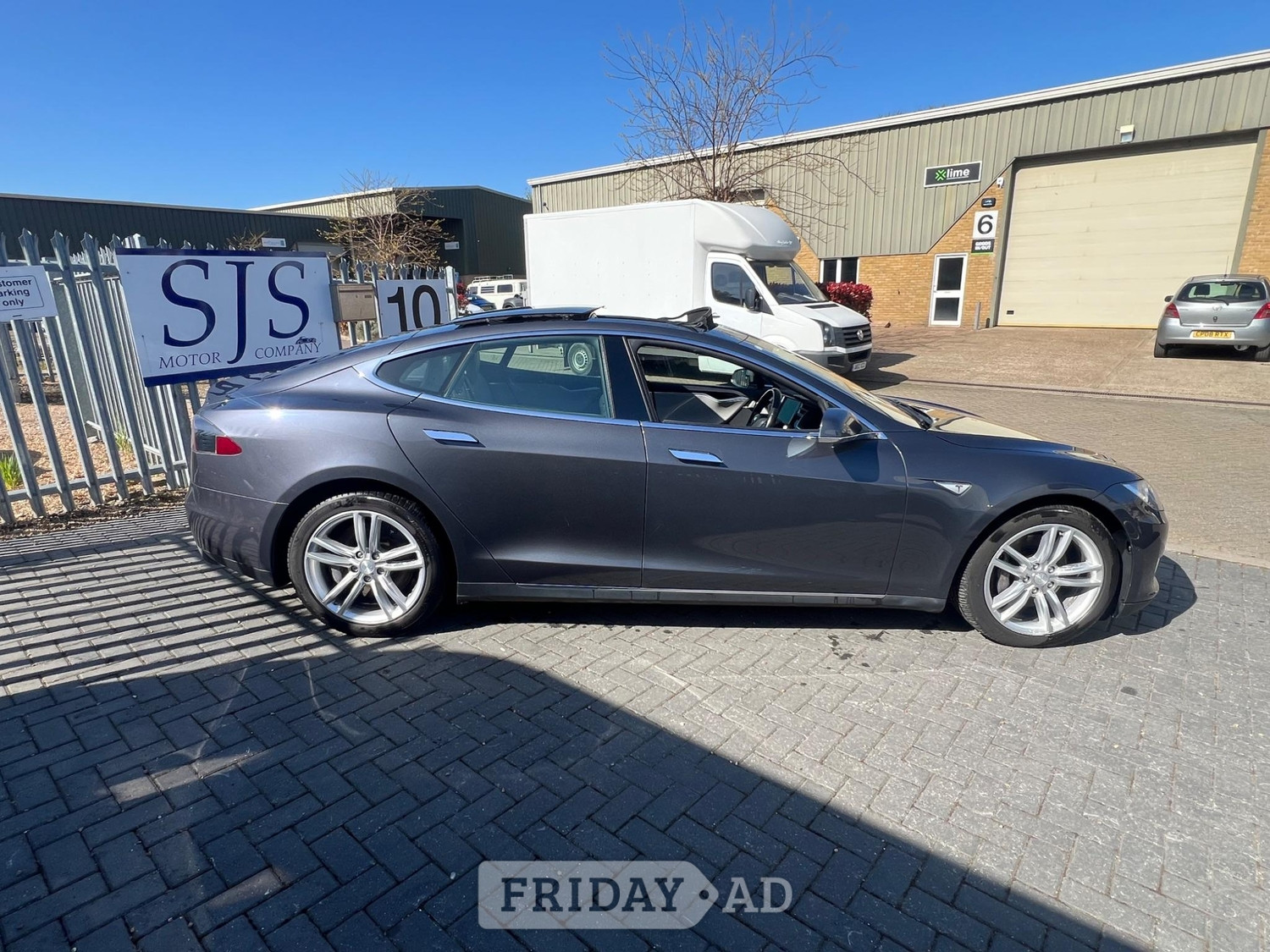 [ berth ]Tesla Model S