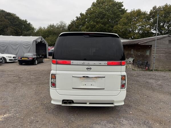 Nissan Elgrand 2006 - Cars