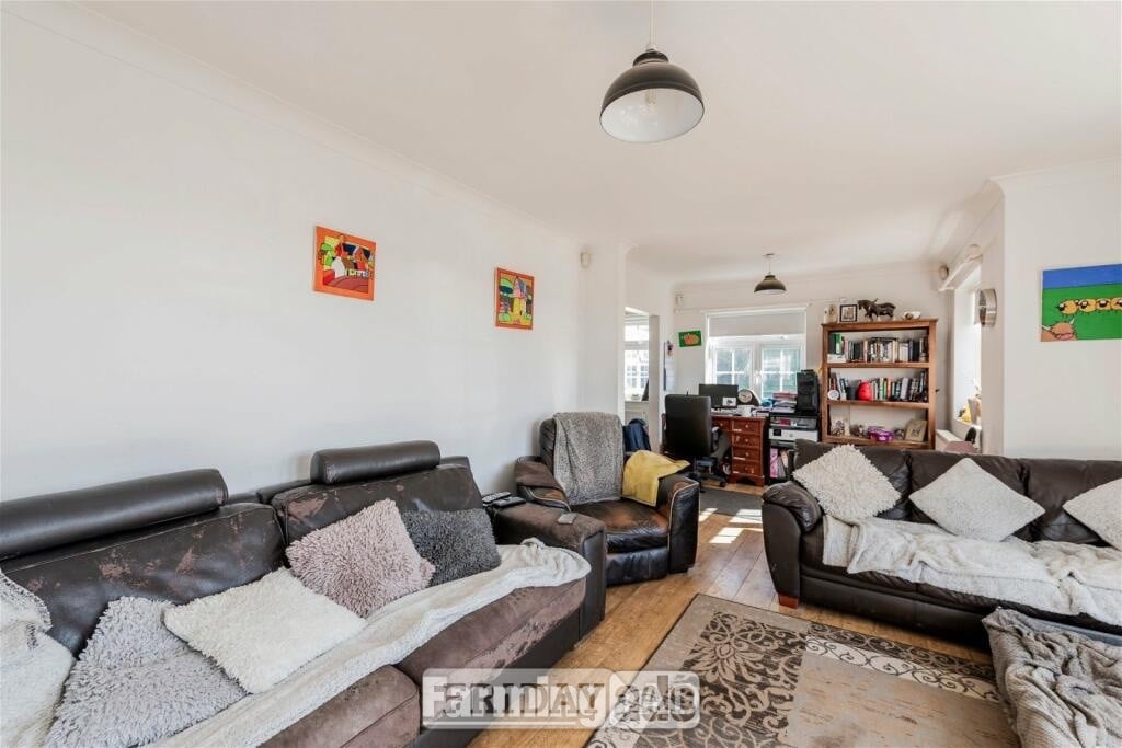 3 bedroom detached Bungalow in 2acre plot has an agricultral tie -  in Willingham
