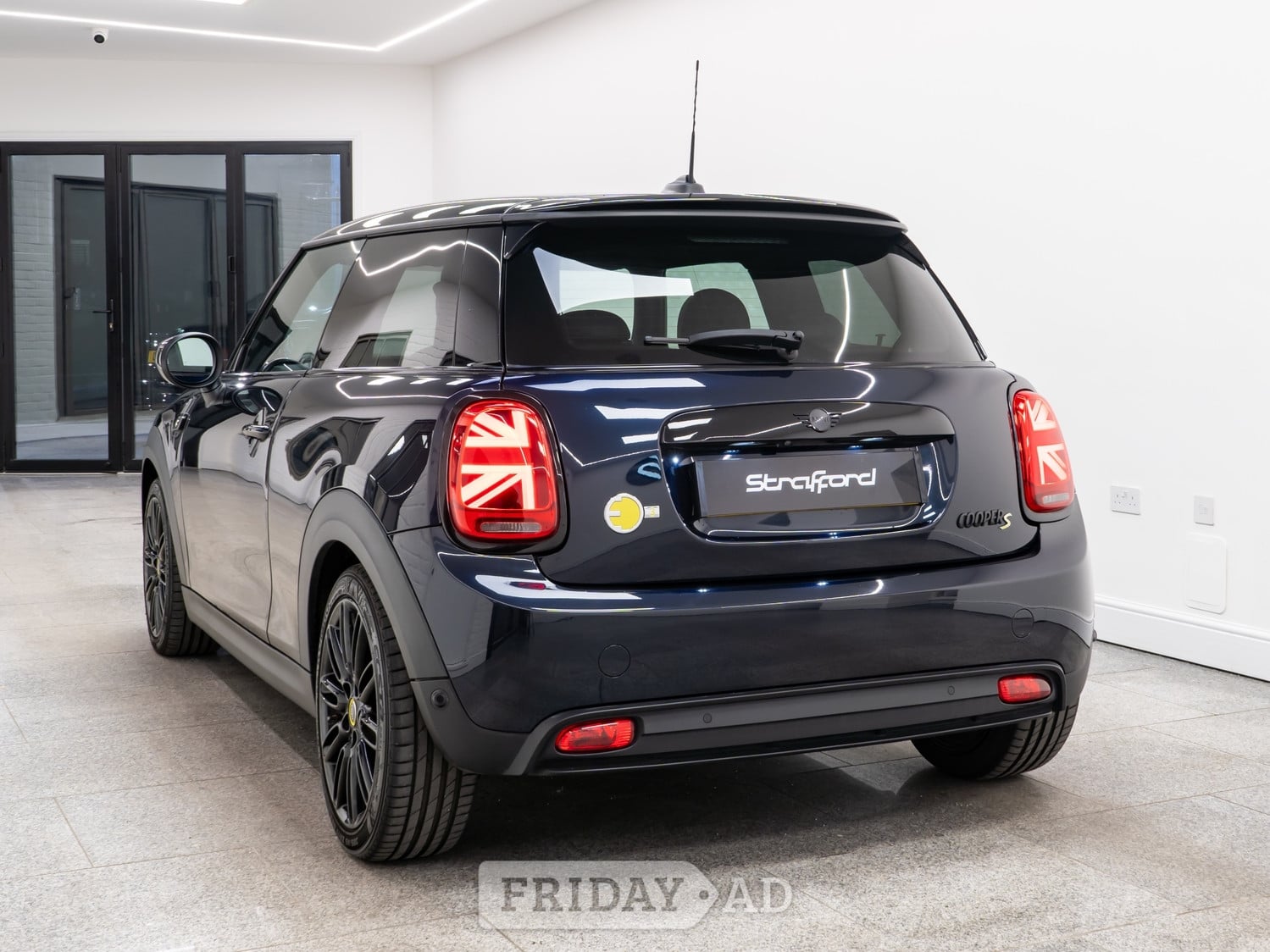 [ berth ]Mini Electric Cooper