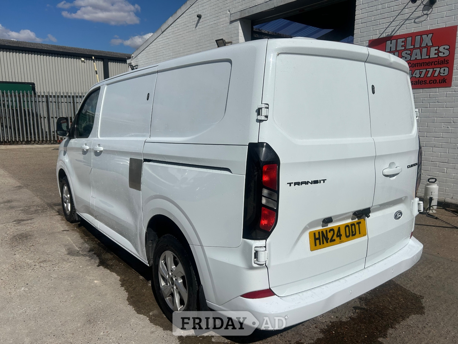[ berth ]Ford Transit Custom